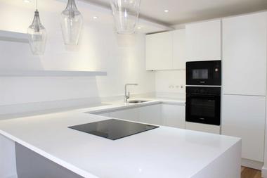 Newly Refurbished Beautiful Apartment at Leabank Square, London, 5LP