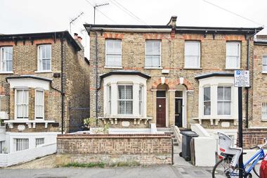 Two Double Bedrooms at Brookfield Road, Victoria Park, 5AH