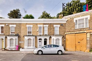 Four Double Bedrooms at Ropery Street, Bow, 4QH