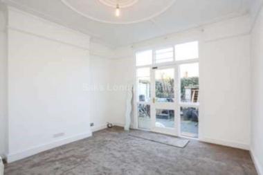 Double bedrooms at Drakefield Road, Tooting Bec, 8RT