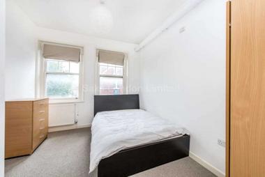 Expansive double bedrooms at Pinfold Road, Streatham, SW16, 2SL