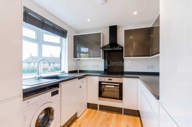 A bright airy first floor at Huron Road, Tooting Bec, 8RE