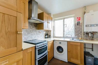 Stylish one bedroom at Huron Road, Upper Tooting, 8RE